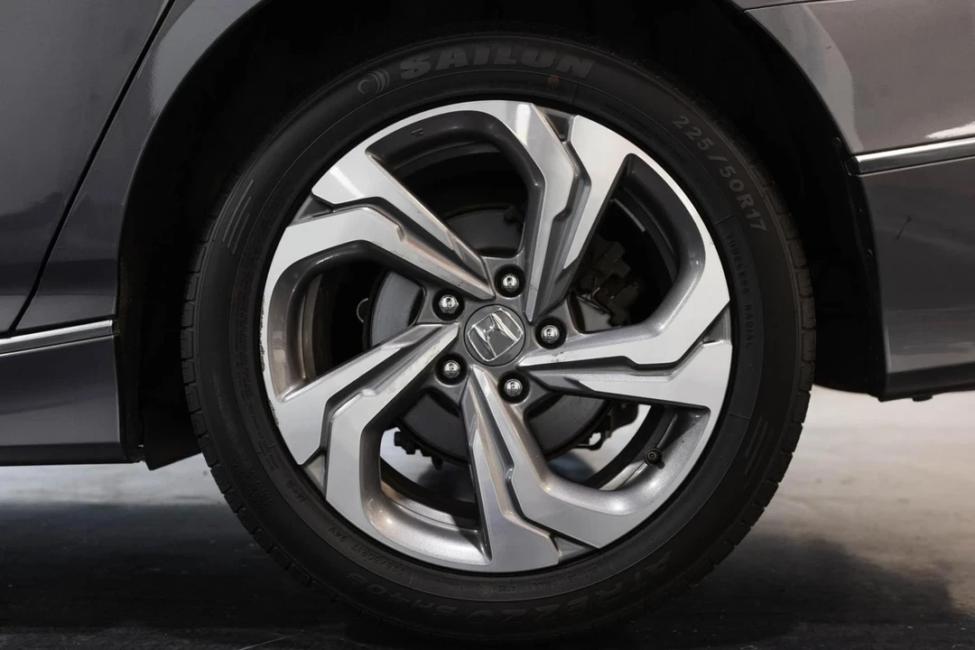 2018 Honda Accord 10th Gen - Image 9 of 12