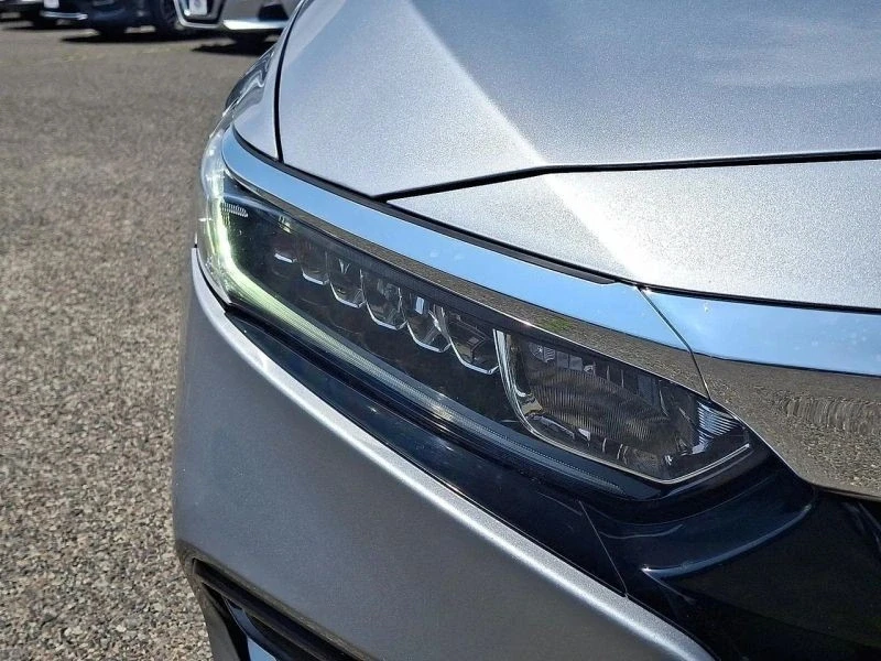 2018 Honda Accord 10th Gen - Image 9 of 12