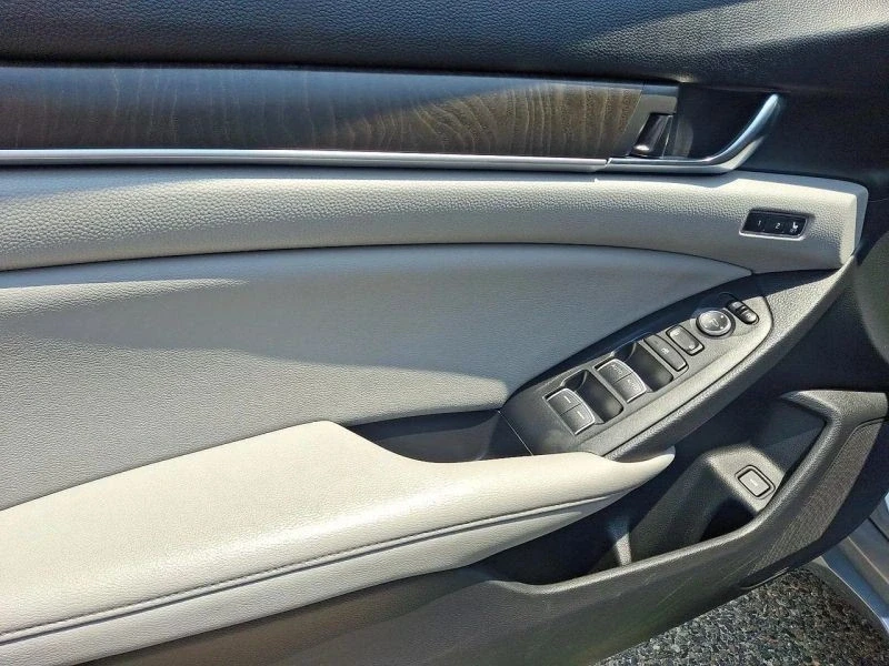 2018 Honda Accord 10th Gen - Image 12 of 12