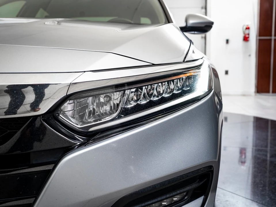 2018 Honda Accord 10th Gen - Image 15 of 21