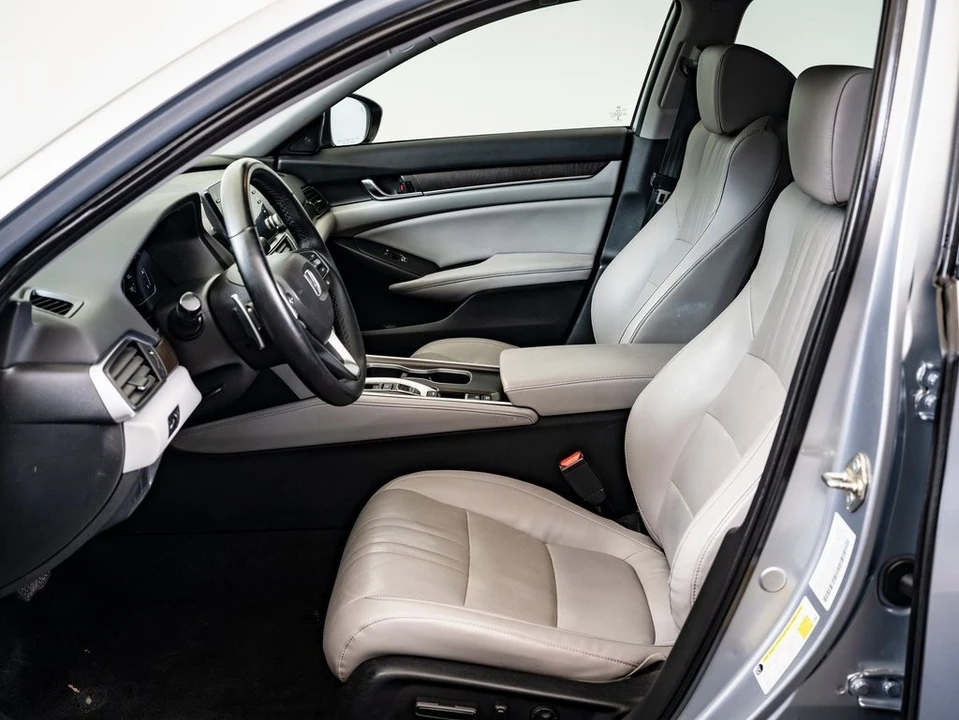 2018 Honda Accord 10th Gen - Image 17 of 21