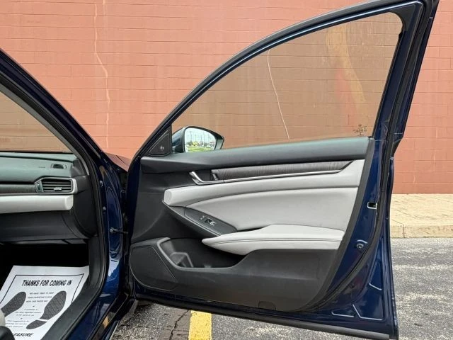 2018 Honda Accord 10th Gen - Image 17 of 31