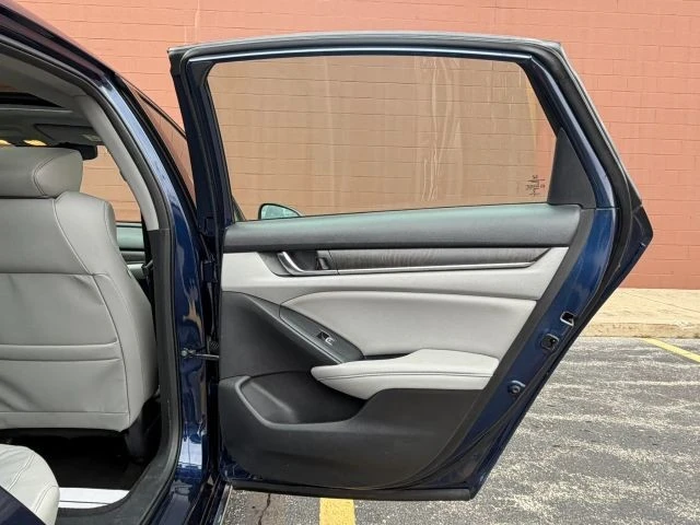 2018 Honda Accord 10th Gen - Image 21 of 31