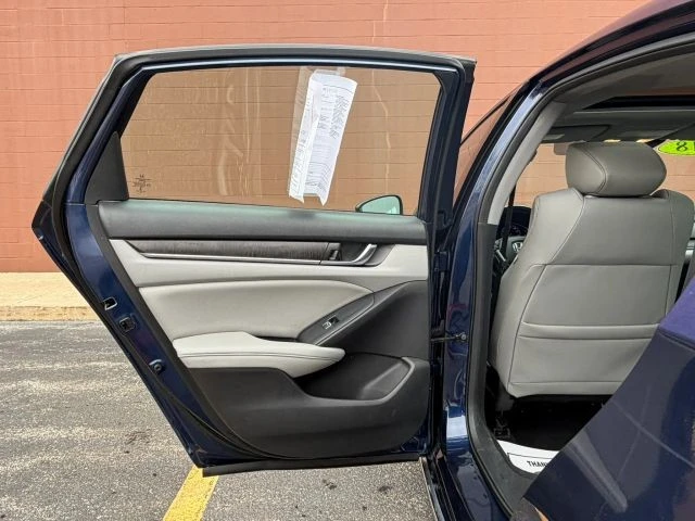 2018 Honda Accord 10th Gen - Image 19 of 31
