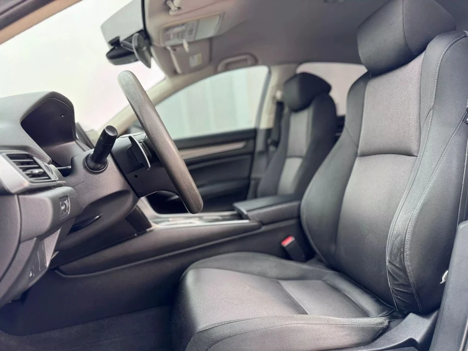 2018 Honda Accord 10th Gen - Image 12 of 21