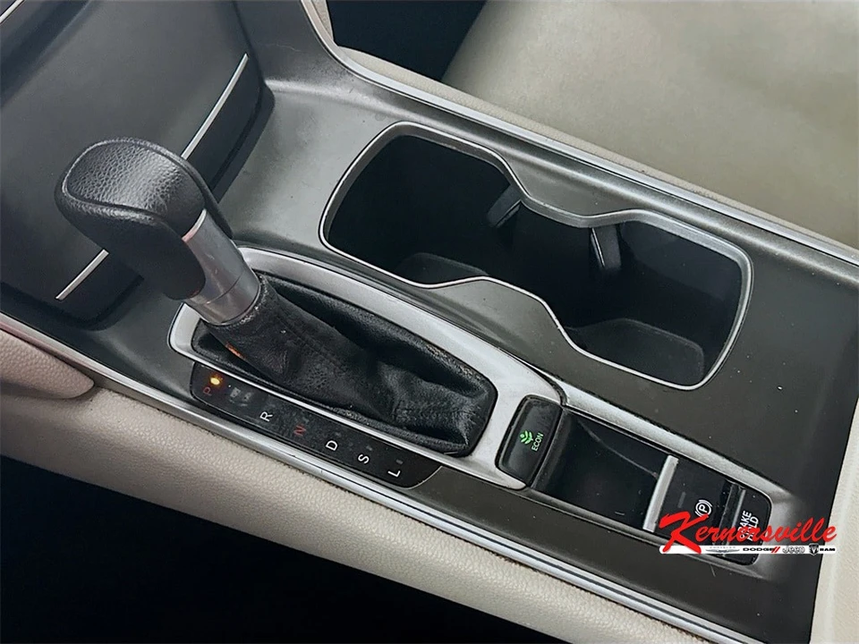 2018 Honda Accord 10th Gen - Image 16 of 21