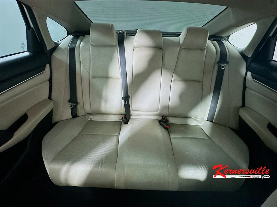 2018 Honda Accord 10th Gen - Image 13 of 21