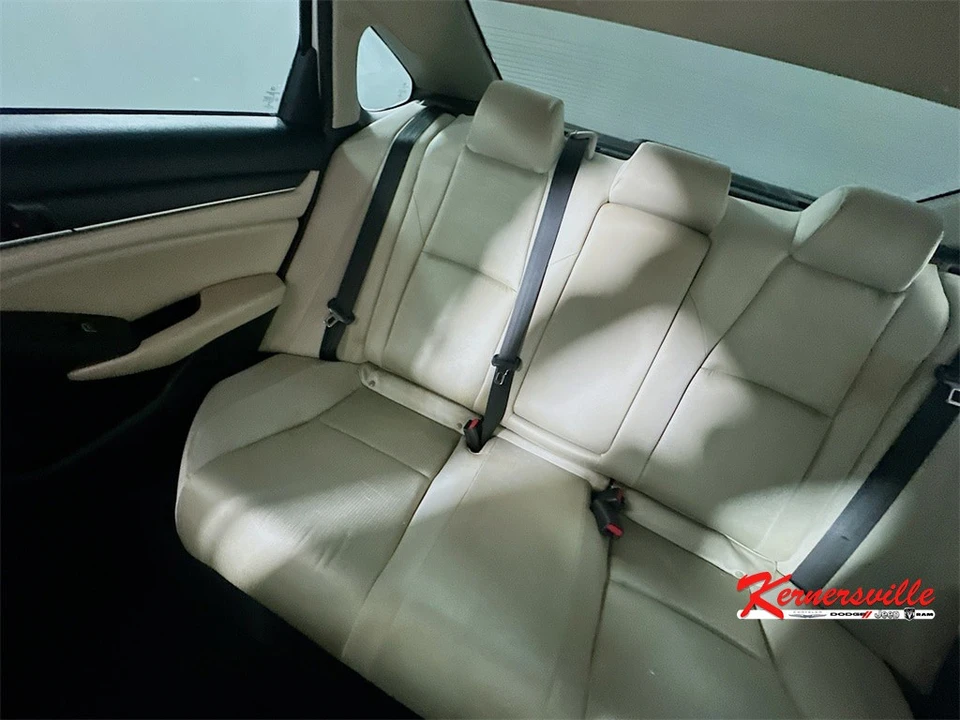 2018 Honda Accord 10th Gen - Image 12 of 21