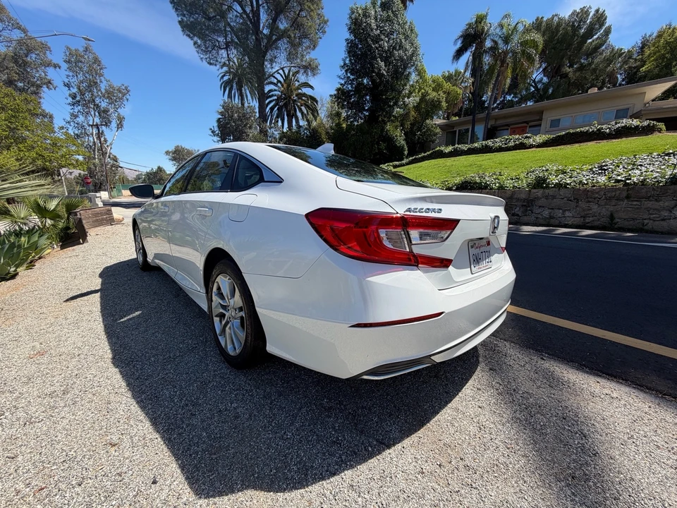 2018 Honda Accord 10th Gen - Image 8 of 20