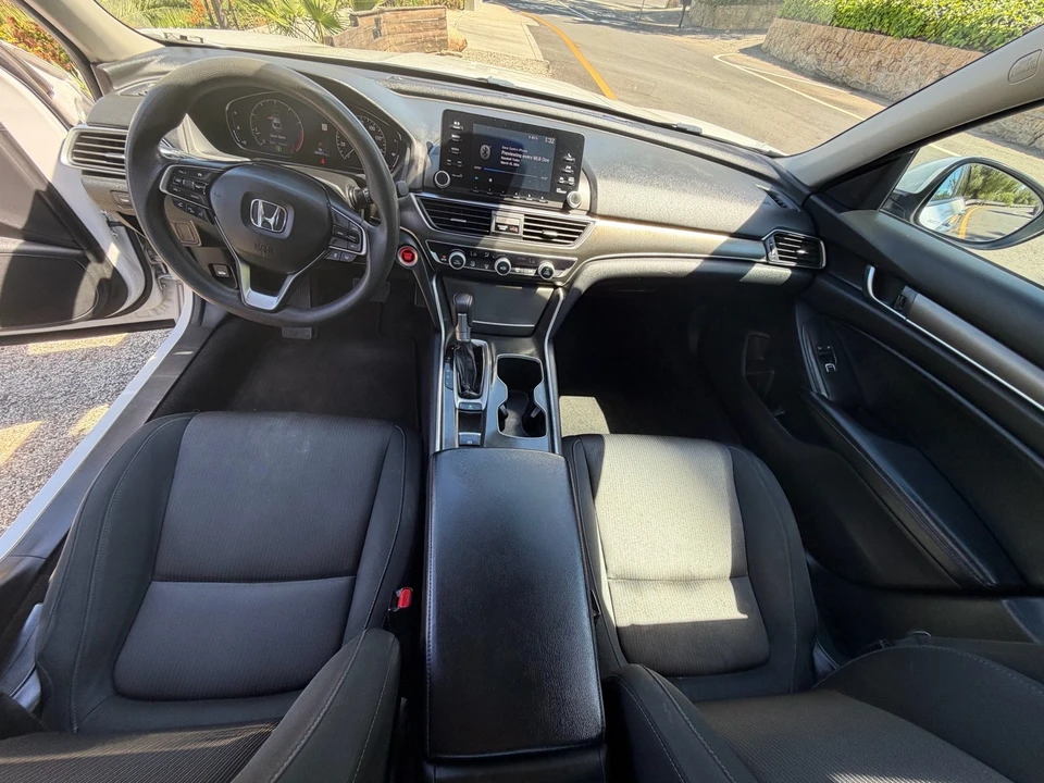 2018 Honda Accord 10th Gen - Image 18 of 20