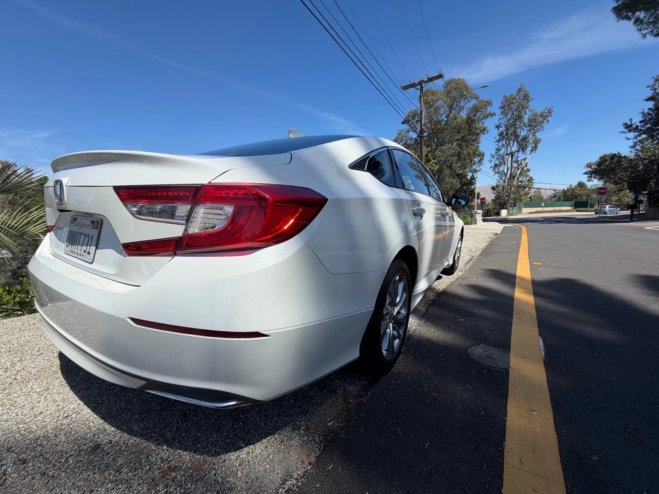 2018 Honda Accord 10th Gen - Image 15 of 20