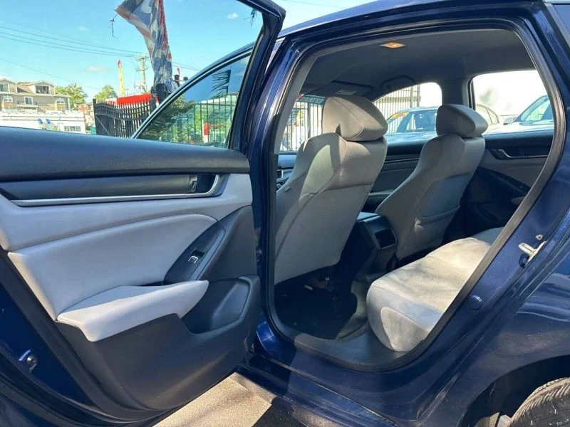 2018 Honda Accord 10th Gen - Image 11 of 12