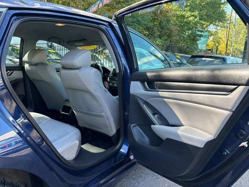 2018 Honda Accord 10th Gen - Image 9 of 12