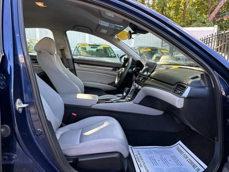 2018 Honda Accord 10th Gen - Image 8 of 12