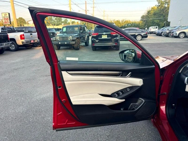 2018 Honda Accord 10th Gen - Image 10 of 12