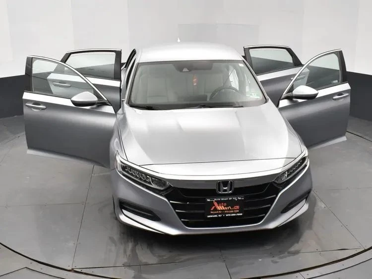 2018 Honda Accord 10th Gen - Image 10 of 12