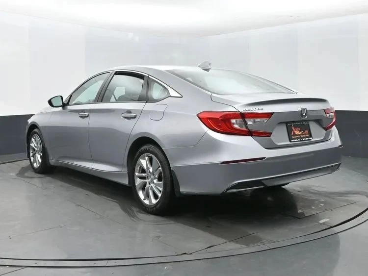 2018 Honda Accord 10th Gen - Image 9 of 12