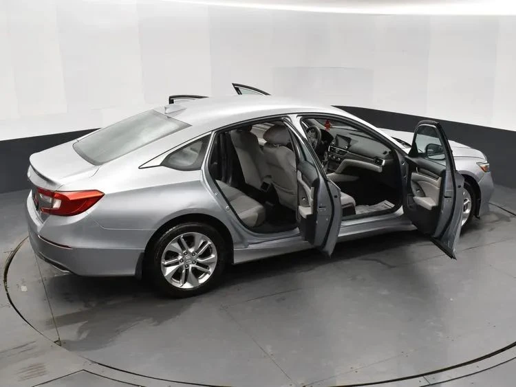 2018 Honda Accord 10th Gen - Image 6 of 12