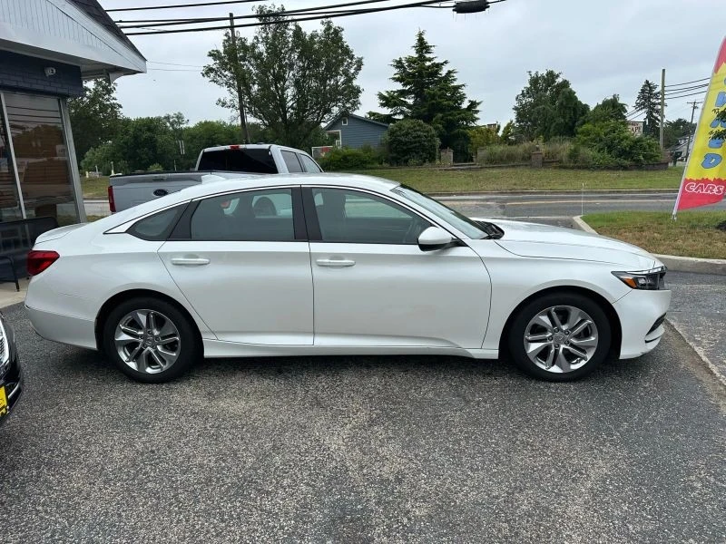 2018 Honda Accord 10th Gen - Image 9 of 12