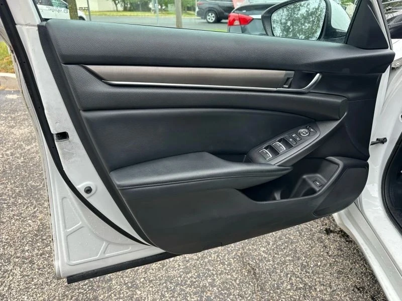 2018 Honda Accord 10th Gen - Image 10 of 12