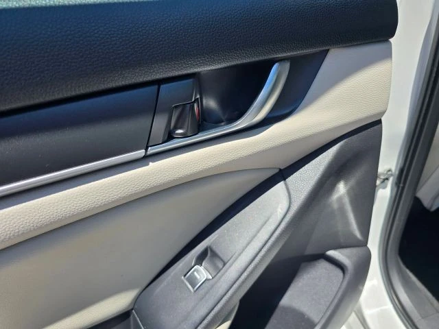 2018 Honda Accord 10th Gen - Image 16 of 21
