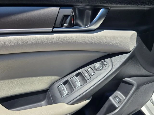 2018 Honda Accord 10th Gen - Image 14 of 21