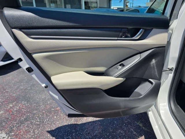 2018 Honda Accord 10th Gen - Image 15 of 21