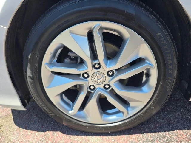 2018 Honda Accord 10th Gen - Image 9 of 21