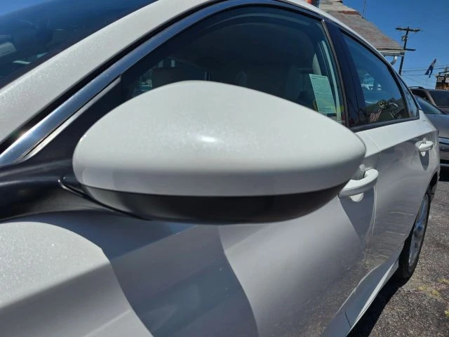 2018 Honda Accord 10th Gen - Image 10 of 21