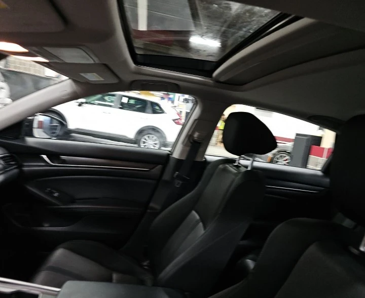 2018 Honda Accord 10th Gen - Image 14 of 19