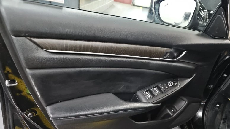 2018 Honda Accord 10th Gen - Image 16 of 19