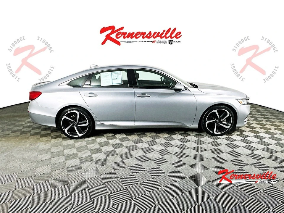 2018 Honda Accord 10th Gen - Image 8 of 21