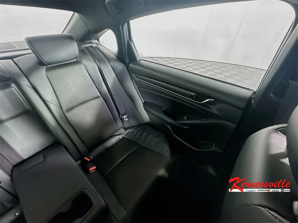 2018 Honda Accord 10th Gen - Image 14 of 21