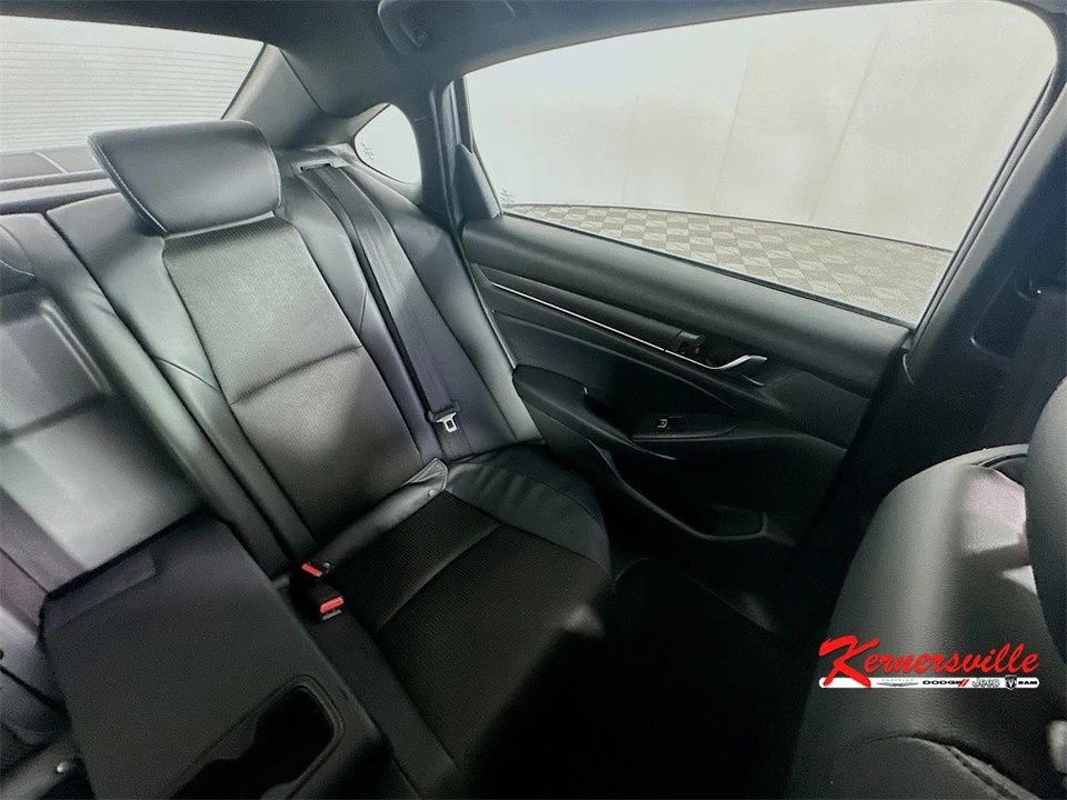 2018 Honda Accord 10th Gen - Image 14 of 21