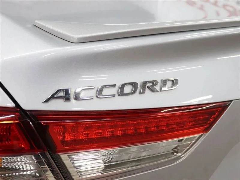2018 Honda Accord 10th Gen - Image 7 of 12
