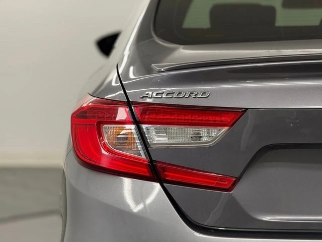 2018 Honda Accord 10th Gen - Image 9 of 21