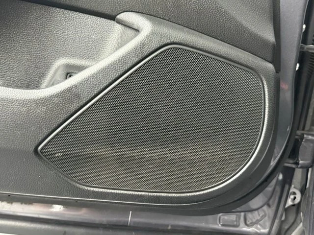 2018 Honda Accord 10th Gen - Image 16 of 21