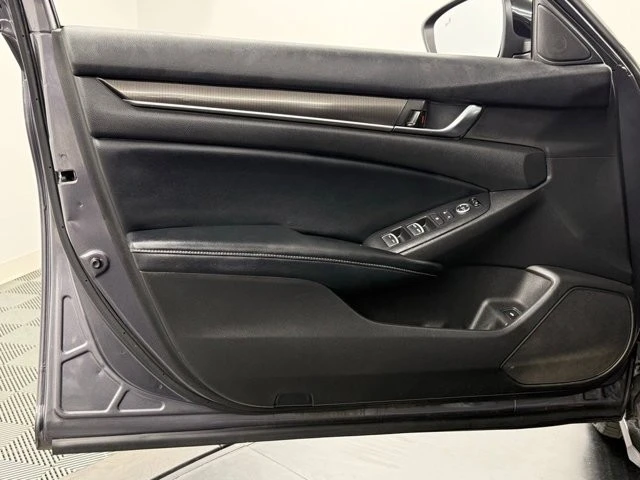 2018 Honda Accord 10th Gen - Image 13 of 21