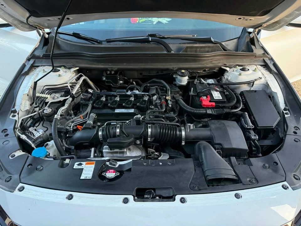 2018 Honda Accord 10th Gen - Image 6 of 10