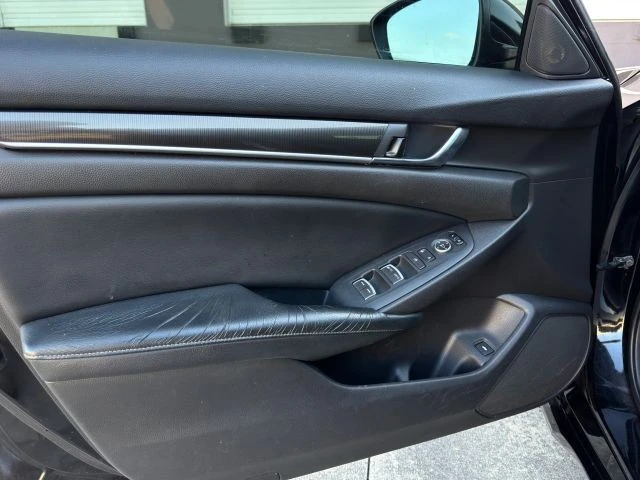 2018 Honda Accord 10th Gen - Image 10 of 21