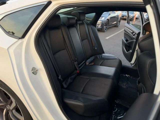 2018 Honda Accord 10th Gen - Image 12 of 21