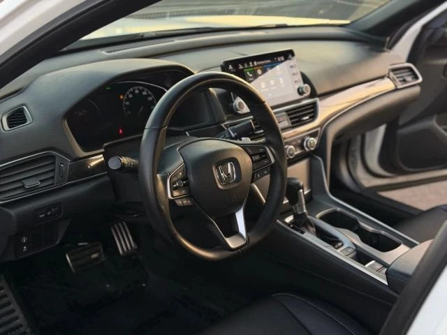 2018 Honda Accord 10th Gen - Image 16 of 21