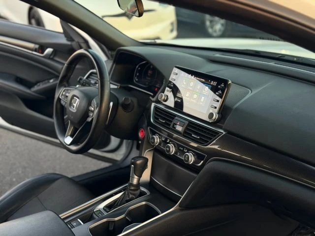 2018 Honda Accord 10th Gen - Image 14 of 21