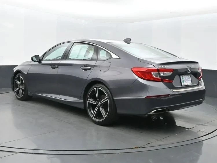 2018 Honda Accord 10th Gen - Image 9 of 12