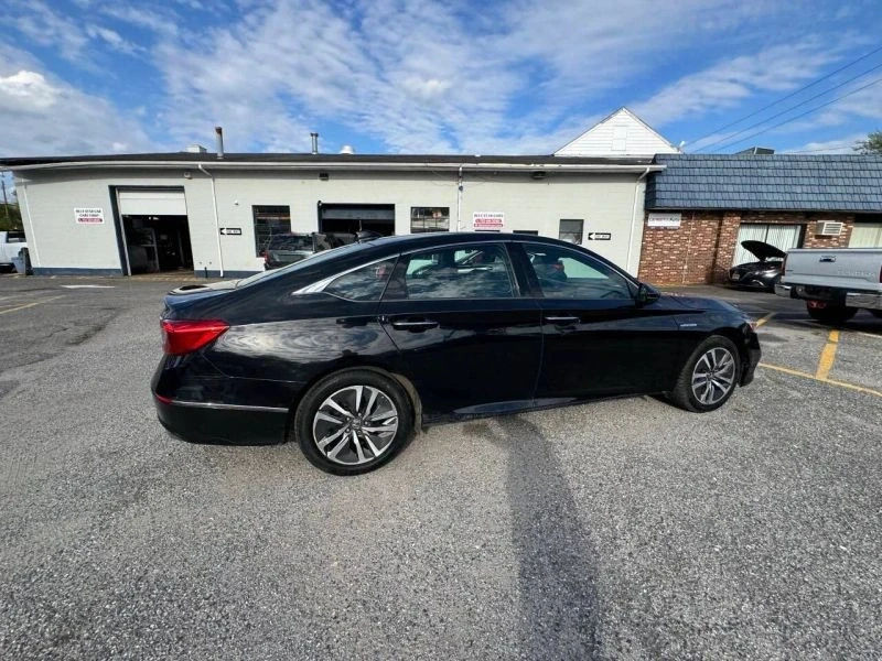 2018 Honda Accord 10th Gen - Image 10 of 12