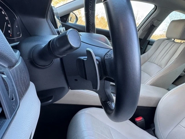 2018 Honda Accord 10th Gen - Image 13 of 21