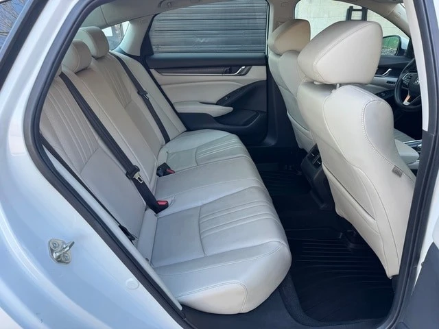 2018 Honda Accord 10th Gen - Image 16 of 21