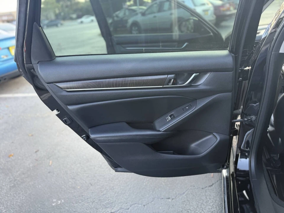 2018 Honda Accord 10th Gen - Image 19 of 21