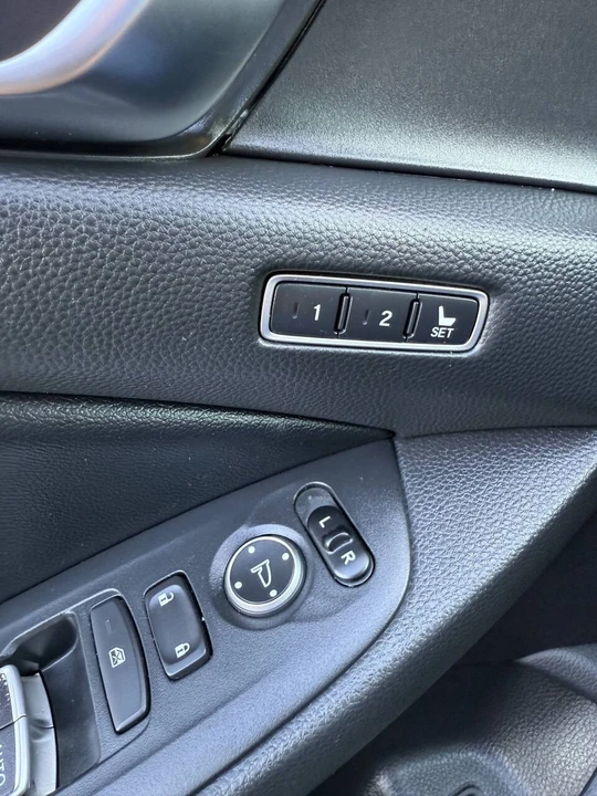 2018 Honda Accord 10th Gen - Image 15 of 21