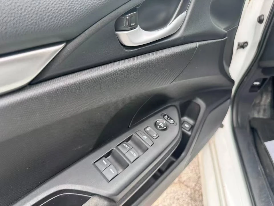 2018 Honda Civic 10th Gen - Image 9 of 18